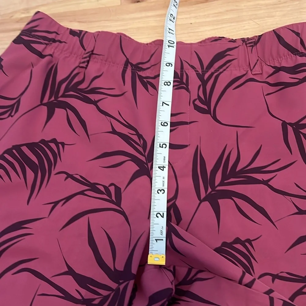 Under Armour Women’s Pink Quartz 9” Golf Shorts Size 8 NWOT